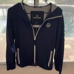 Mens or woman’s wind breaker